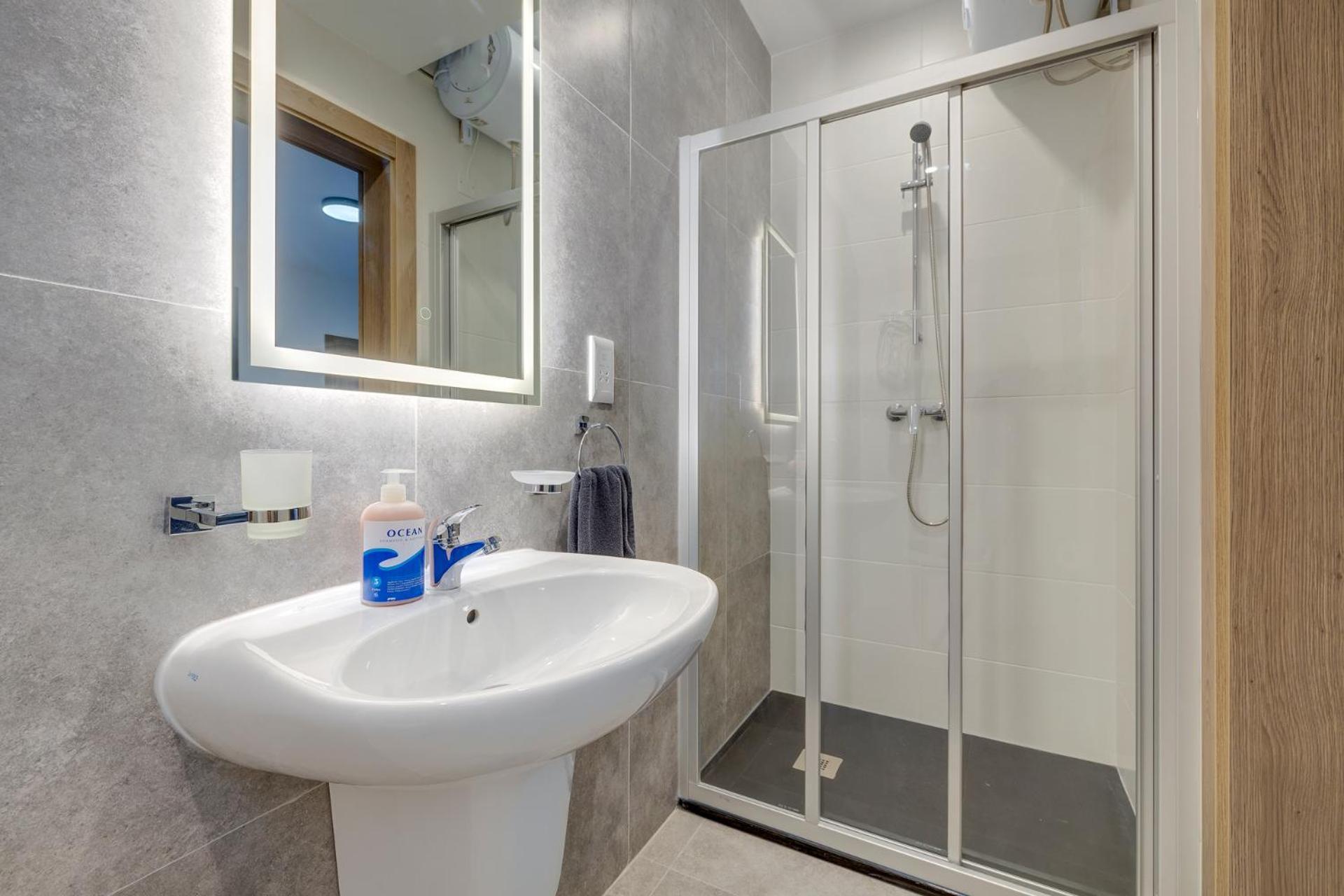 Urban Oasis 3br Duplex In A Prime Location