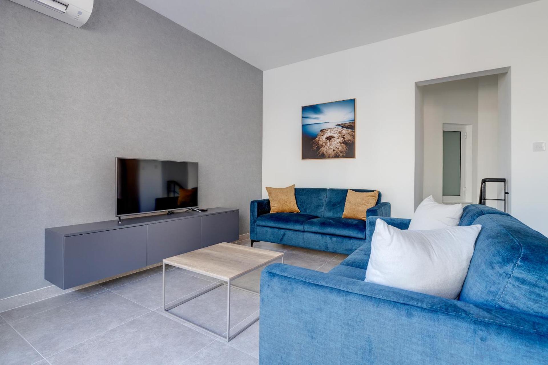 Urban Oasis 3br Duplex In A Prime Location *
